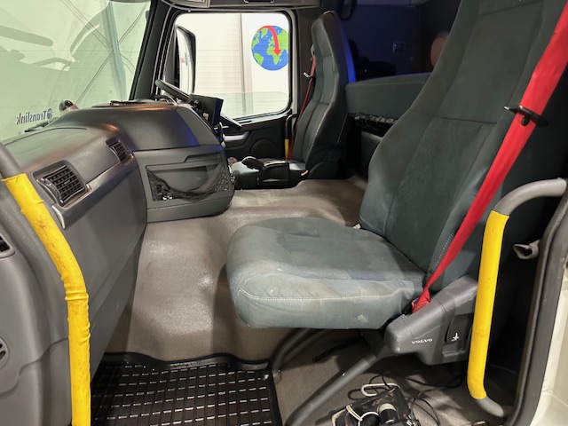 Volvo FM 450 Dropside Brick Grab Drawbar