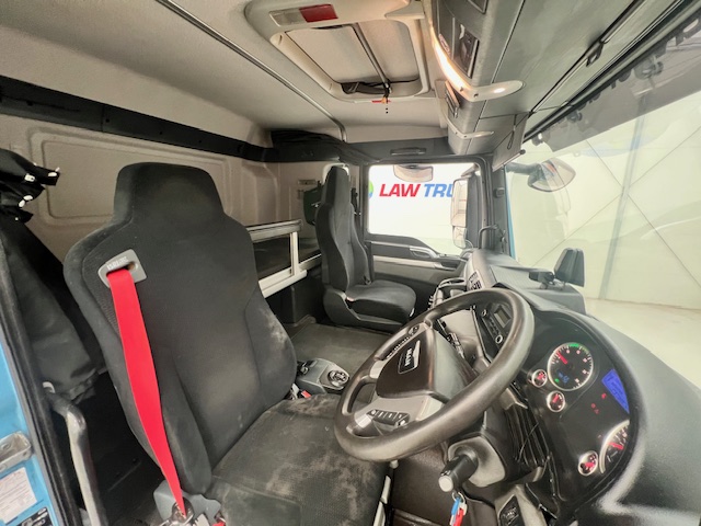 MAN TGS 26.320 6×2 Sleeper Cab Insulated Box Van