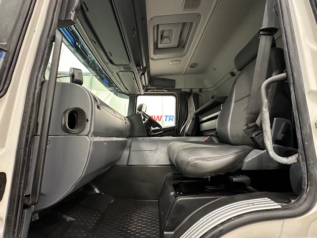 Scania P250 4×2 Sleeper Cab Fridge Box
