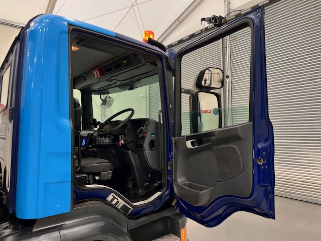 Scania P280 6×2 Rear Lift Dropside Brick Grab