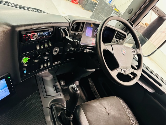 Scania P250 4×2 Sleeper Cab Box Van Manual
