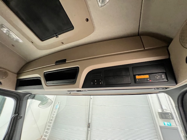 Mercedes Actros 2536 6×2 Sleeper Cab Curtainsider