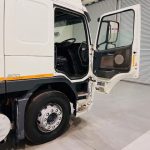 Volvo FM9 260 10 Tyre Sleeper Cab Curtainsider - thumbnail