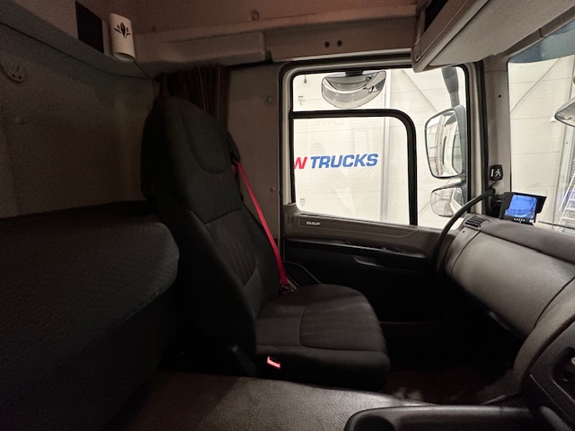 DAF CF 260 Sleeper Cab Curtainsider