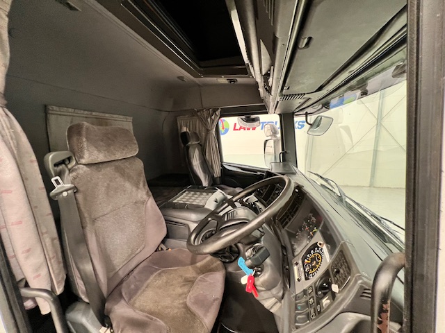 Scania P94 220 4×2 Sleeper Cab Box Van Manual