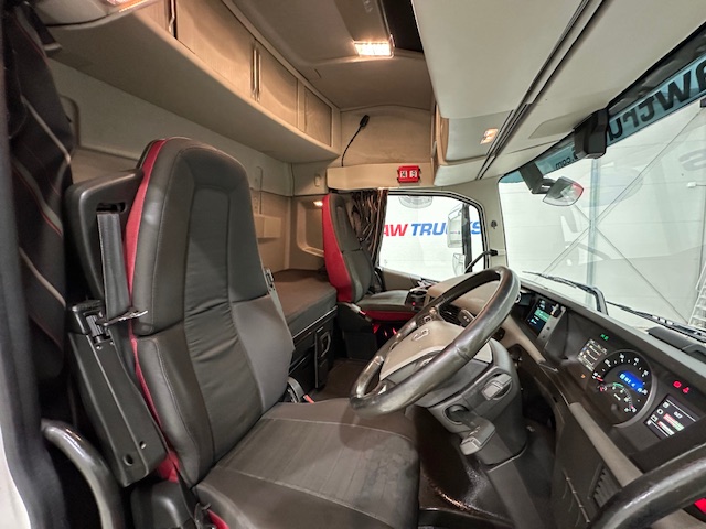 Volvo FH 500 6×2 Midlift Tractor Unit