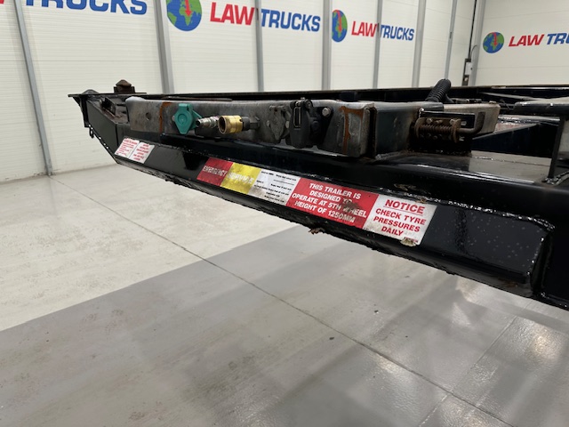 Dennison Tri Axle Sliding Skeletal Trailer BPW