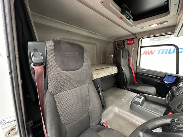 DAF CF 370 6×2 Sleeper Cab Fridge Box