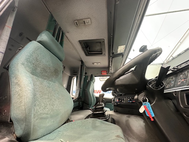 Volvo FM12 340 Rear Lift Sleeper Beavertail