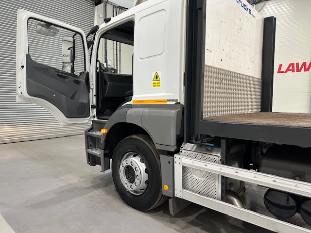 Mercedes Axor 1824 Sleeper Cab Flatbed