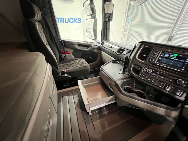 Scania R450 6×2 Midlift Highline Tractor Unit