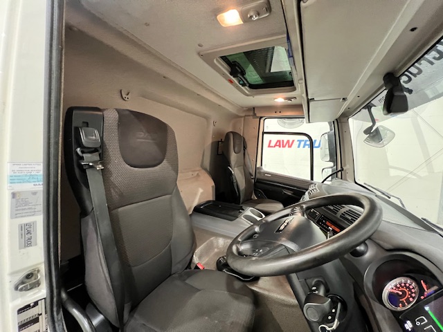 DAF CF 260 4×2 Day Cab Fridge Box