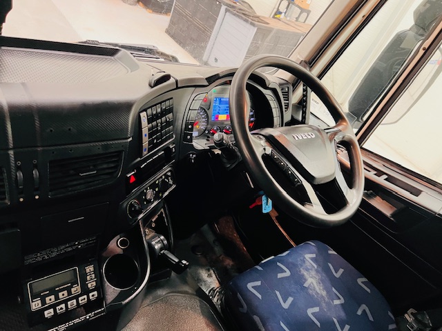 Iveco Stralis 310 AT 6×2 Box Van