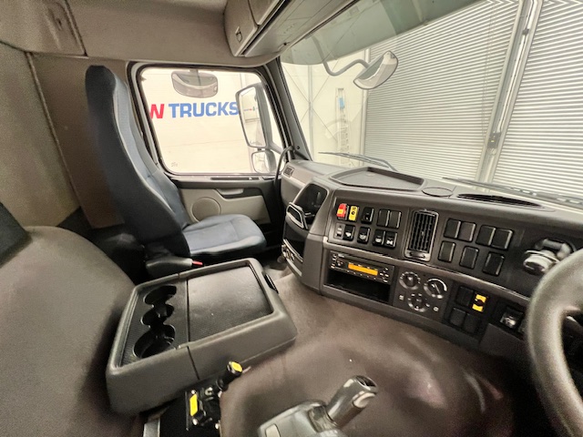 Volvo FM 460 8×4 Steel Tipper Grab