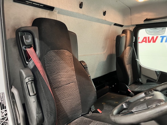 Mercedes Antos 2540 6×2 Rear Lift Day Cab Fridge Box