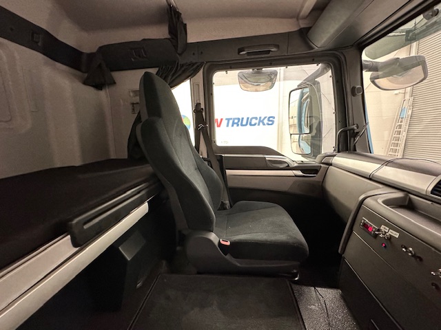 MAN TGS 26.360 6×2 Sleeper Cab Insulated Box Van
