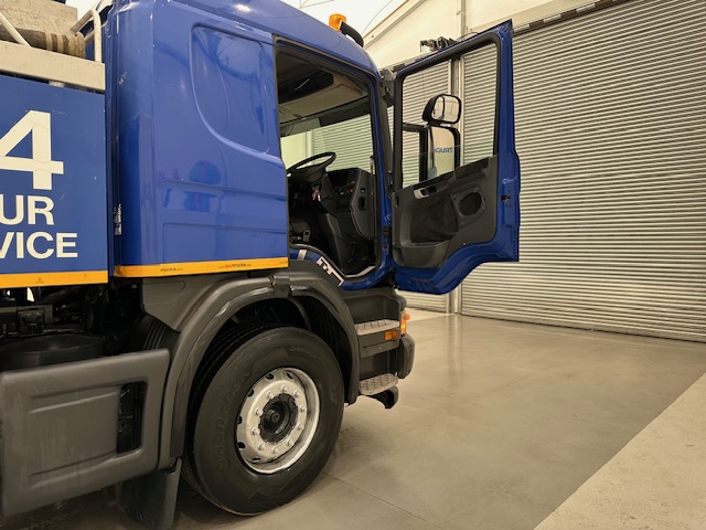 Scania P420 8×4 Sleeper Cab Vacuum Tanker