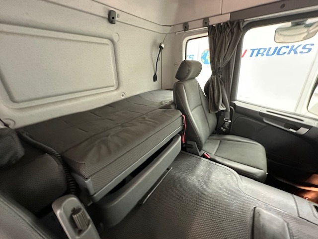 Scania P250 4×2 Sleeper Cab Box Van
