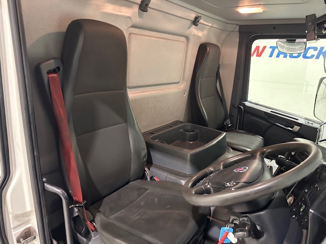 Scania P280 6×2 Rear Lift Day Cab Fridge Box