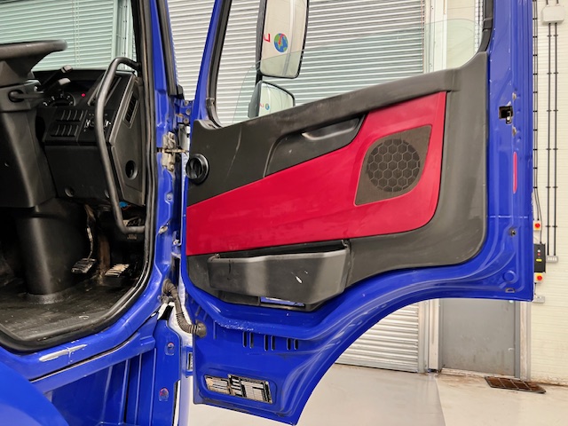 Volvo FM 410 8×4 Day Cab Steel Tipper