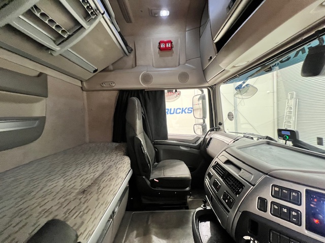 DAF XF 460 4×2 Super Space Cab Tractor Unit