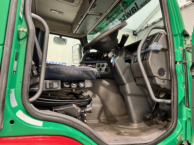 Volvo FM 400 8×4 Day Cab Tipper