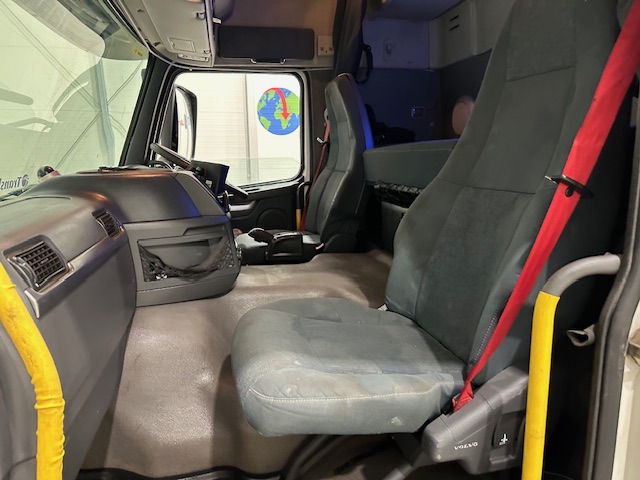 Volvo FM 450 Dropside Brick Grab Drawbar