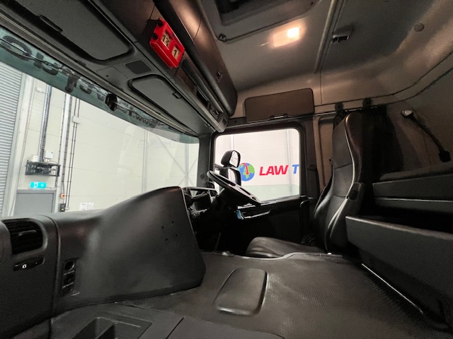 Scania P230 4×2 Sleeper Cab Curtainsider