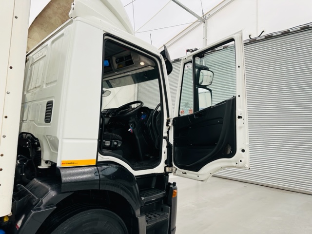 Iveco Stralis 310 AT 6×2 Box Van