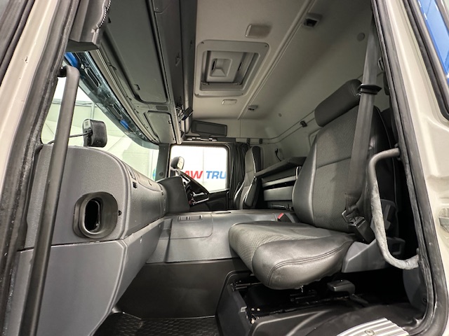 Scania P250 4×2 Sleeper Cab Fridge Box