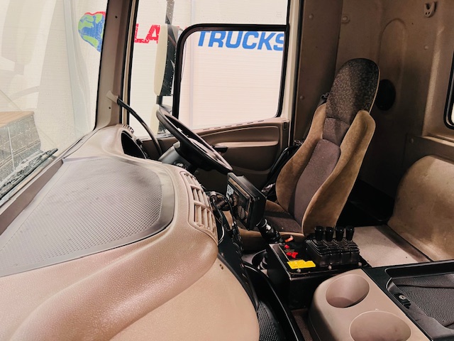 DAF CF85 360 8×4 Day Cab Hookloader Manual