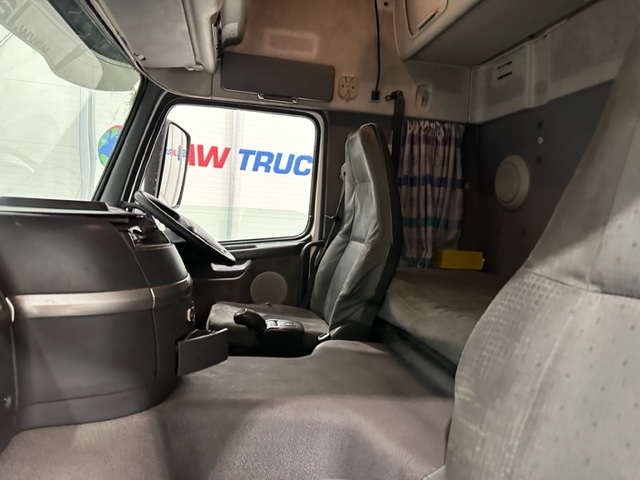 Volvo FM 300 6×2 Sleeper Cab Curtainsider