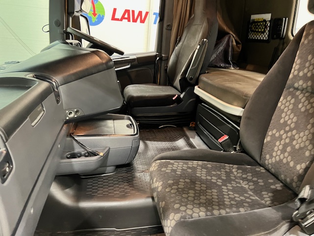 Scania R450 6×2 Rear Lift Tractor Unit PTO