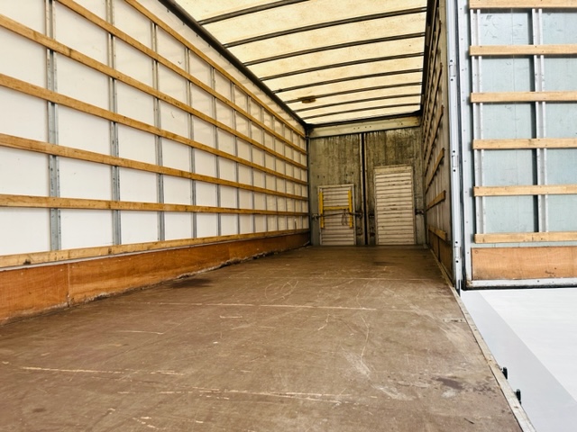 Mercedes 2543 6×2 10 Tyre Rear Lift Sleeper Cab Box Van