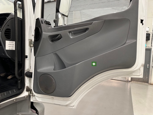 Mercedes Axor 1824 Day Cab Curtainsider Manual
