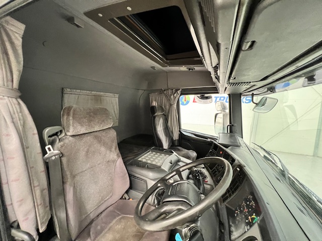 Scania P94 220 4×2 Sleeper Cab Box Van Manual