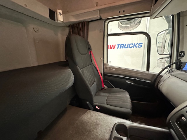 DAF CF 260 Sleeper Cab Curtainsider