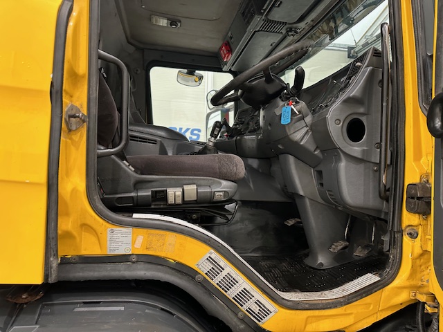 Scania 114 340 6×2 Rear Lift Day Cab Beavertail