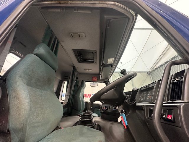 Volvo FM12 340 Rear Lift Sleeper Beavertail