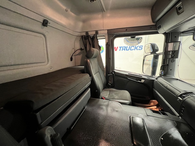 Scania P250 4×2 Sleeper Cab Fridge Box