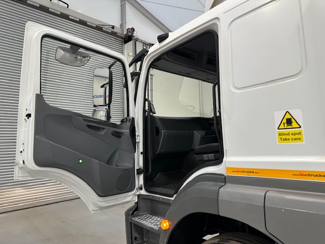 Mercedes Axor 1824 Sleeper Cab Flatbed