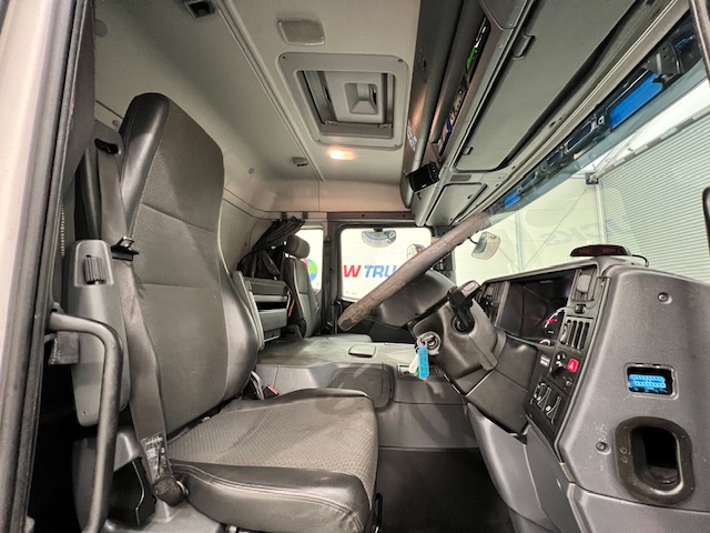 Scania P250 4×2 Sleeper Cab Fridge Box