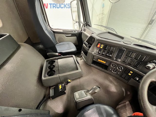 Volvo FM 460 8×4 Steel Tipper Grab