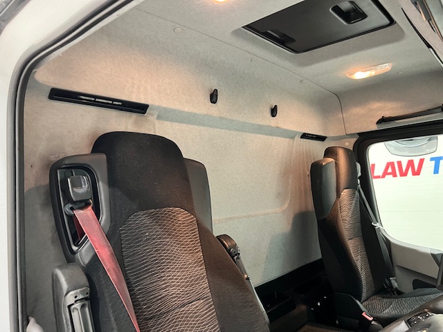 Mercedes Antos 2540 6×2 Rear Lift Day Cab Fridge Box