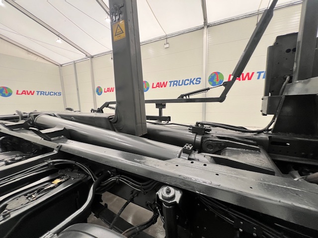 Scania G410 8×4 Rest Cab Hookloader Drawbar