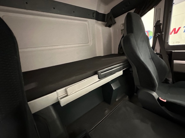 MAN TGS 26.360 6×2 Sleeper Cab Insulated Box Van