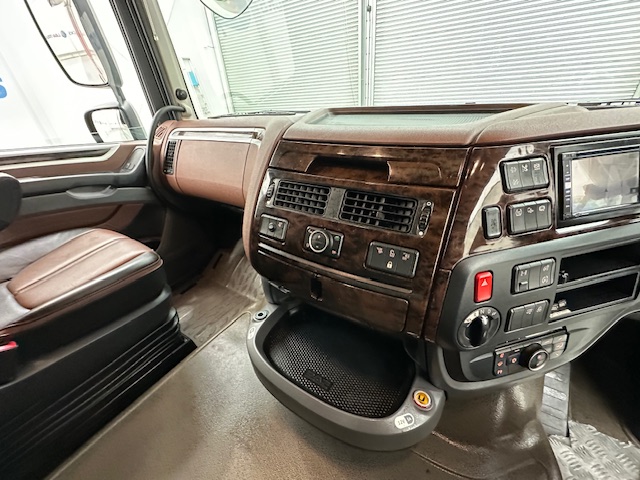 DAF XF 530 6×2 Midlift Tractor Unit
