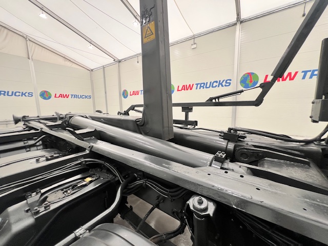 Scania G410 8×4 Rest Cab Hookloader Drawbar