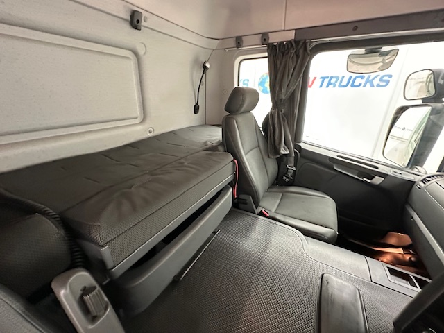 Scania P250 4×2 Sleeper Cab Box Van