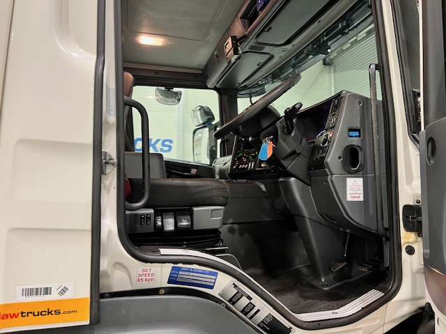 Scania P280 6×2 Rear Lift Day Cab Fridge Box